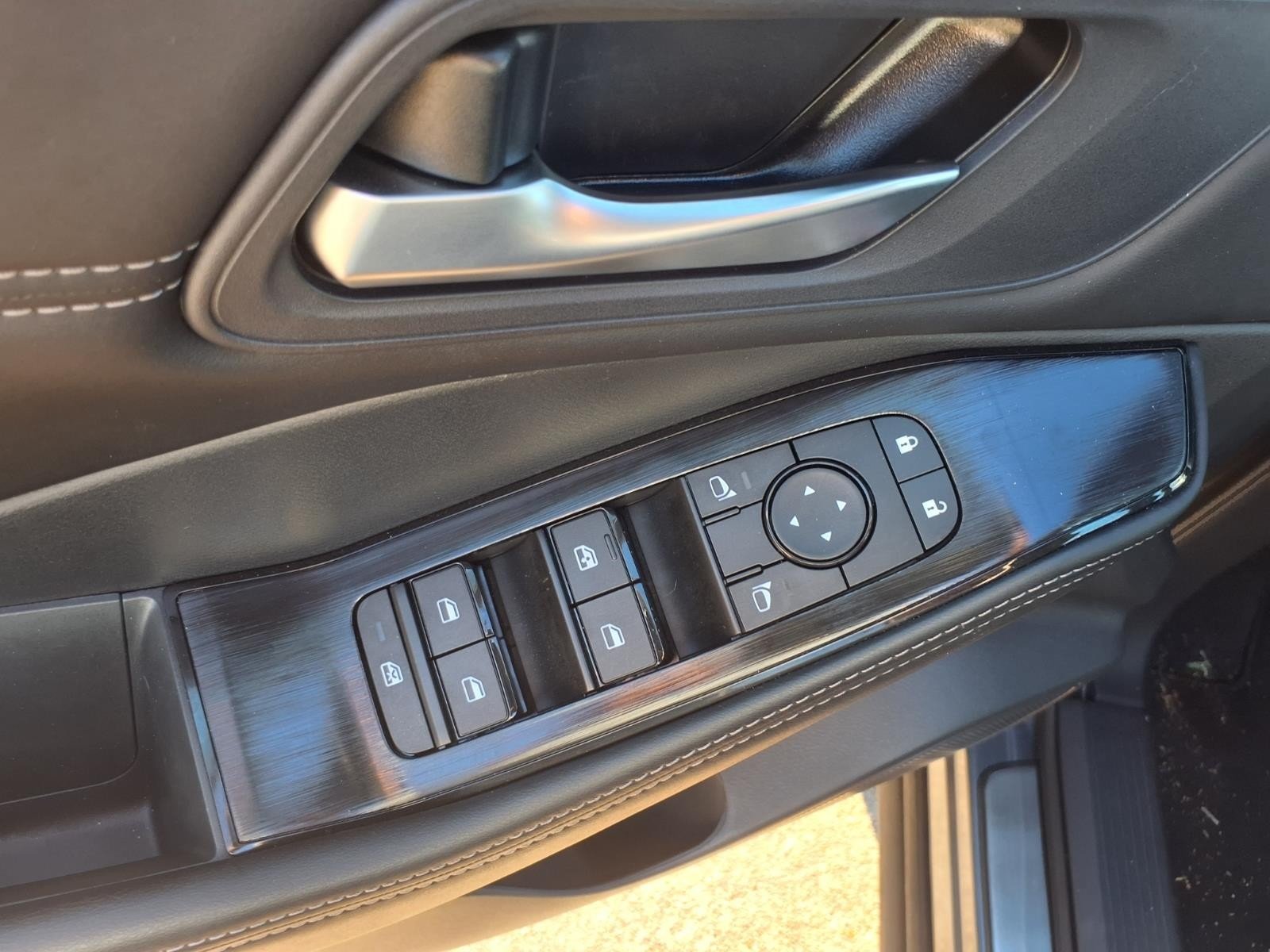 2026 Nissan Rogue photo 18 of 28