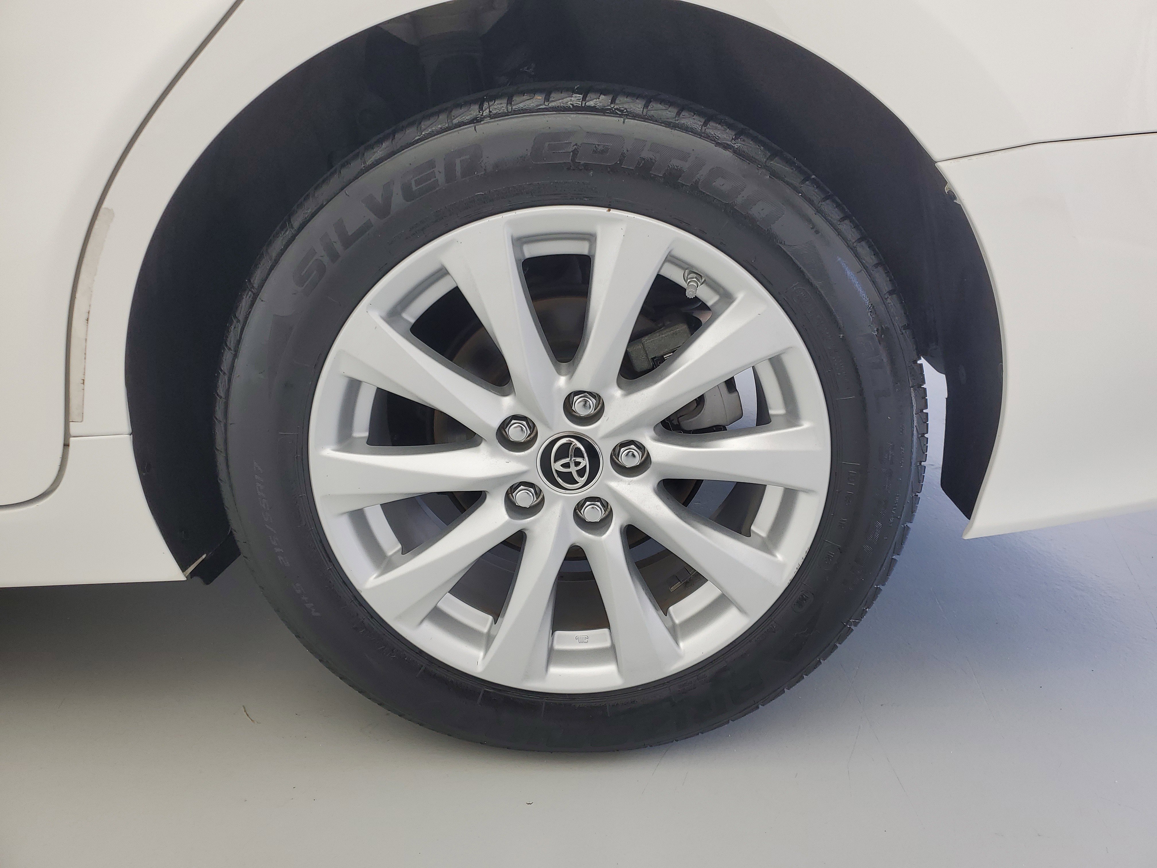 Used 2018 Super White Toyota LE image 11