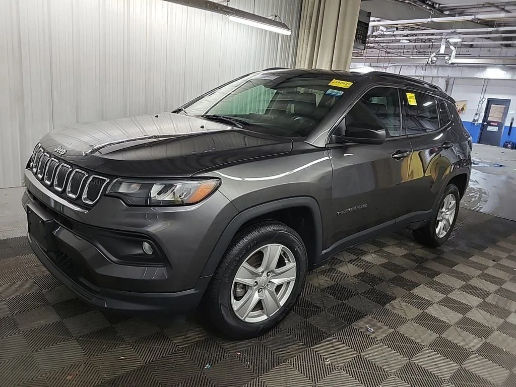 Used 2022 Gray Jeep Latitude image 16