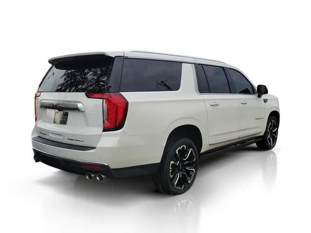 Used 2022 White Frost Tricoat GMC Denali image 4