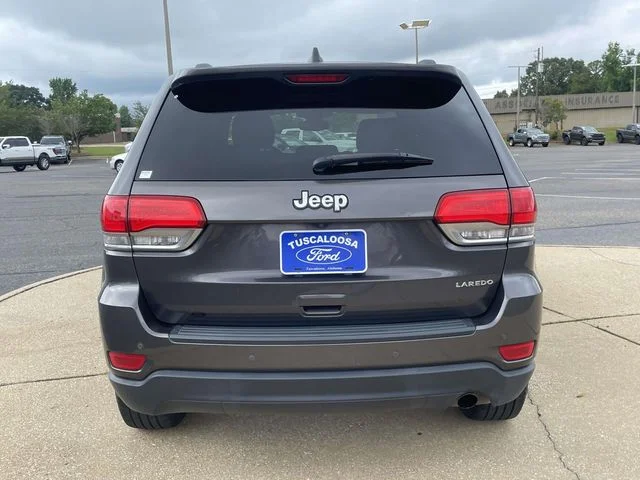 Used 2017 Gray Jeep Laredo image 3