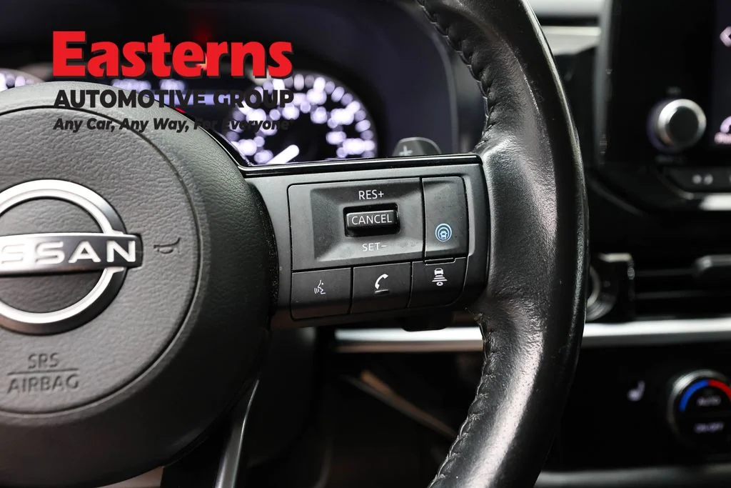 Used 2022 Gray Nissan SV image 16