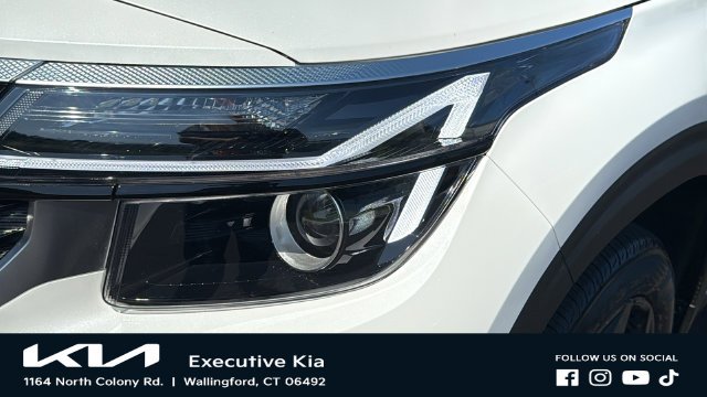 Certified Used 2026 White Kia EX image 7