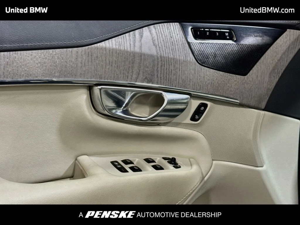 Used 2022 Gray Metallic Volvo T8 Inscription 7 Passenger image 10