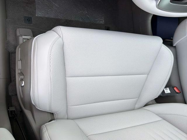 New 2027 Green Hyundai SEL Premium FWD image 9