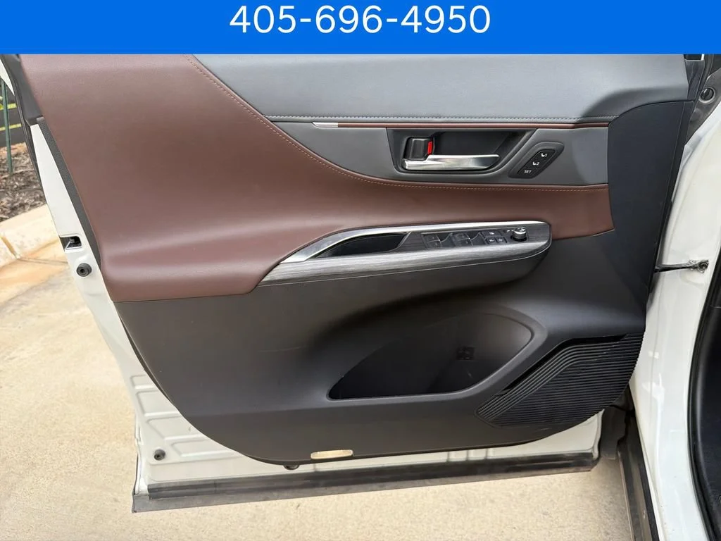 Pre-Owned 2021 Toyota Venza XLE