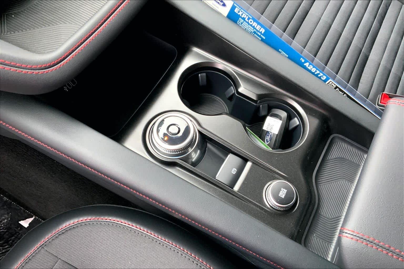 New 2026 Star White Metallic Tri-Coat Ford ST-Line image 5