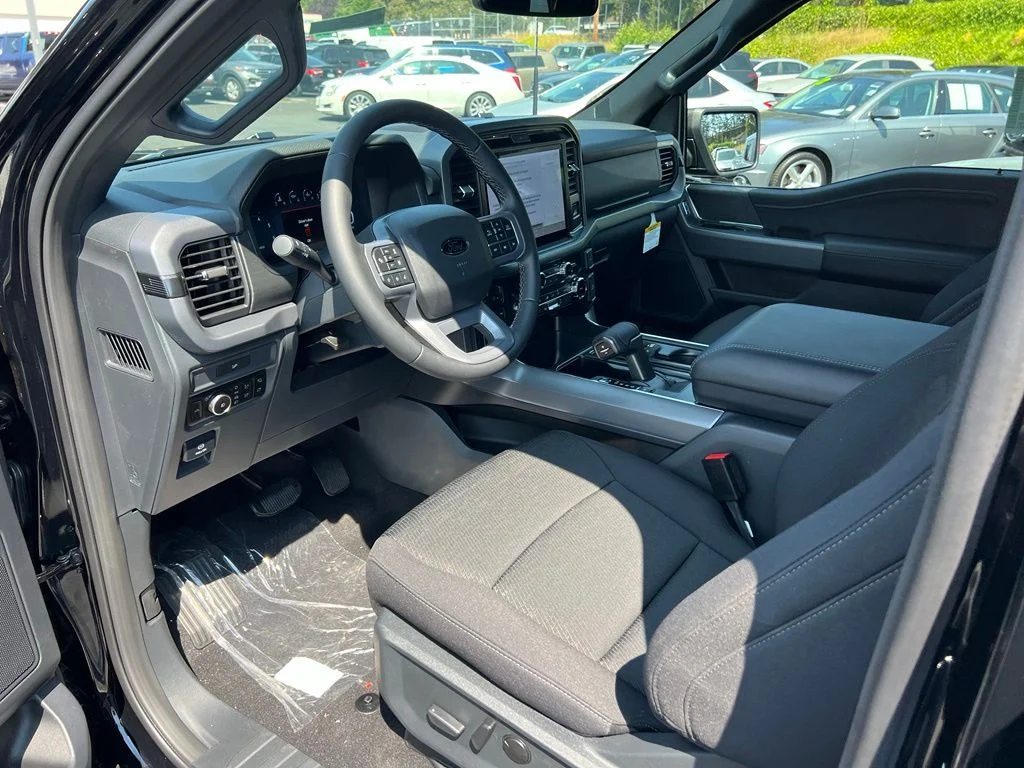 New 2026 Agate Black Metallic Ford XLT image 11