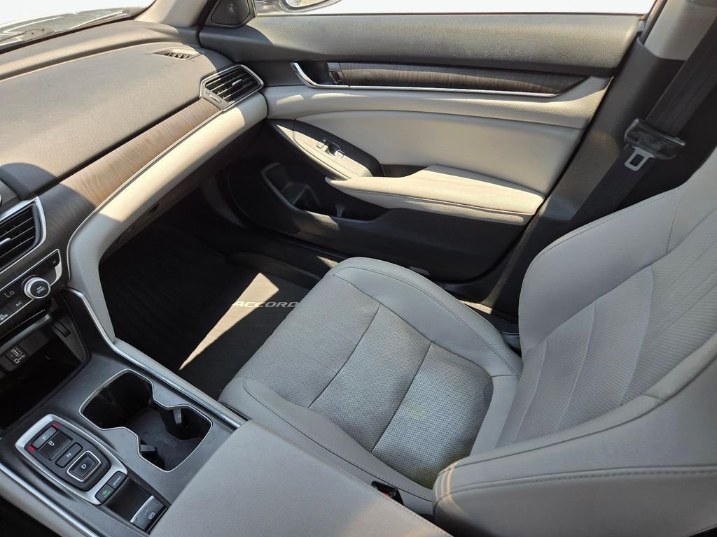 Used 2020 Silver Honda EX-L image 19