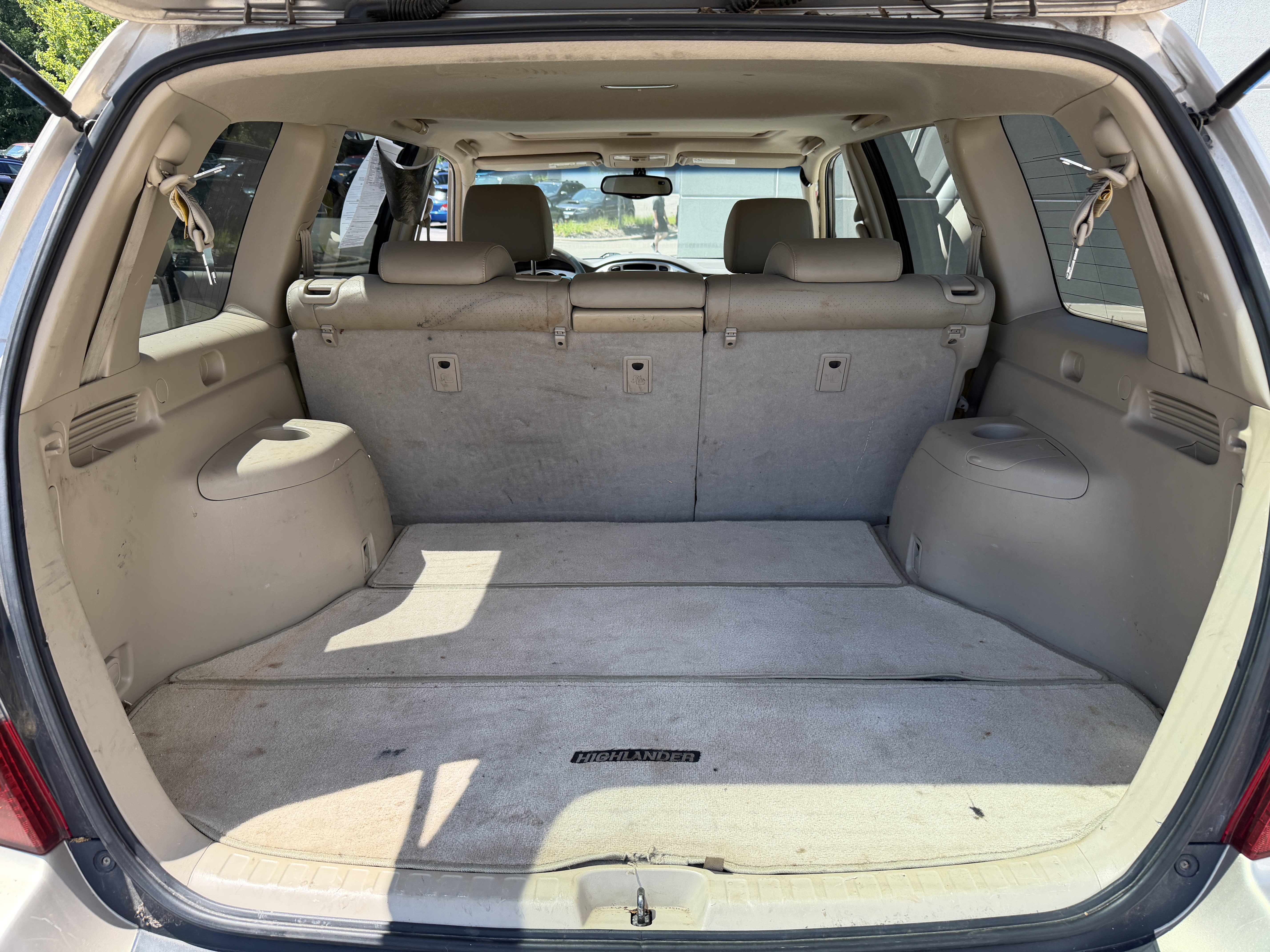 Used 2004 Gold Toyota V6 image 6