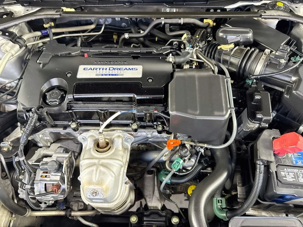 Used 2014 Silver Honda EX-L image 36