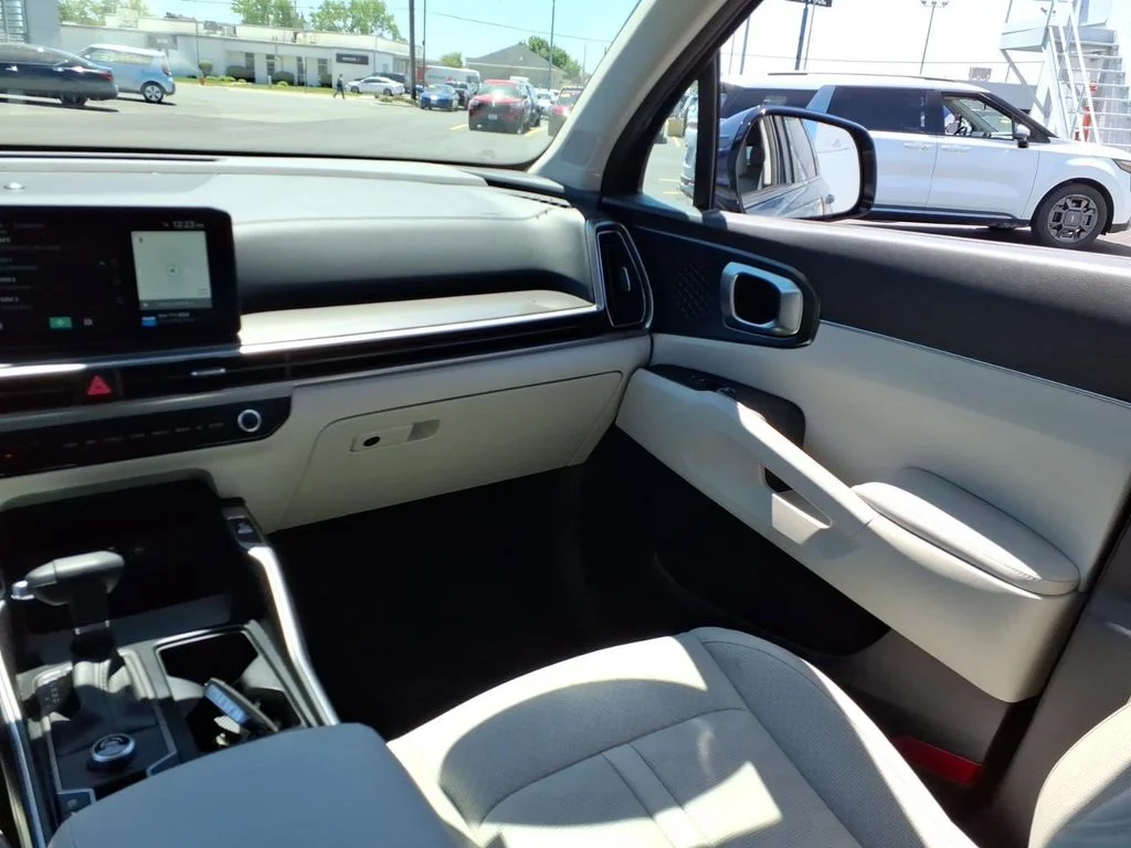 Used 2025 Black Kia EX image 12
