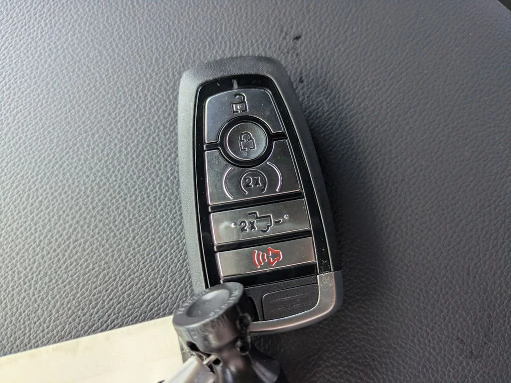 New 2026 Oxford White Ford Lariat image 35