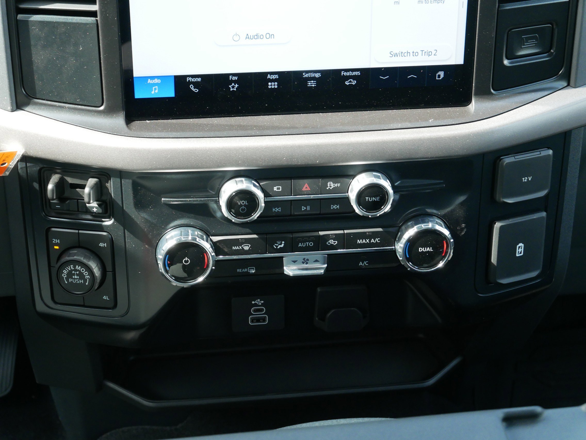 New 2026 Agate Black Metallic Ford XLT image 15