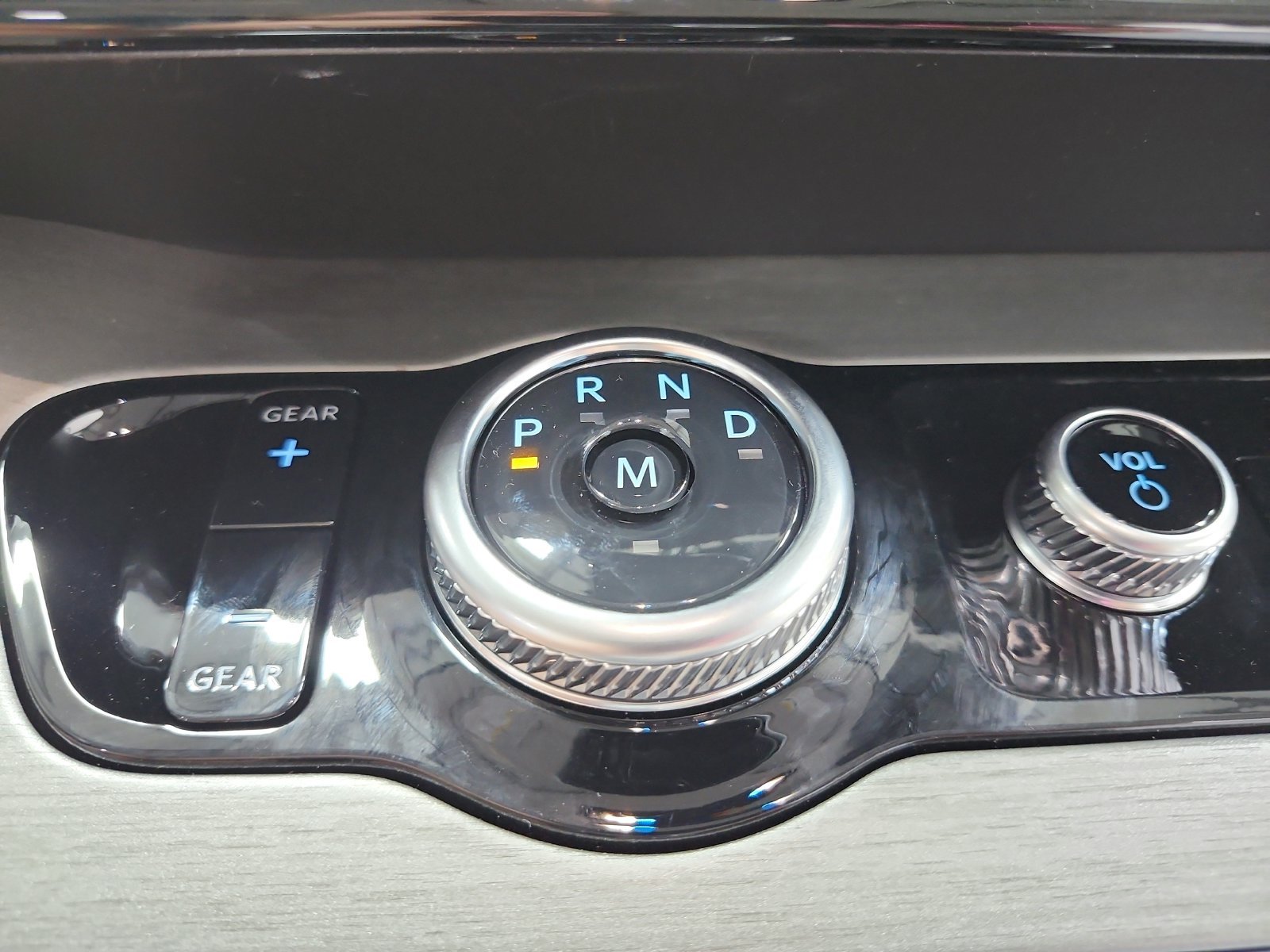 New 2027 Glacier Gray Metallic Tri-Coat Ford Platinum image 29