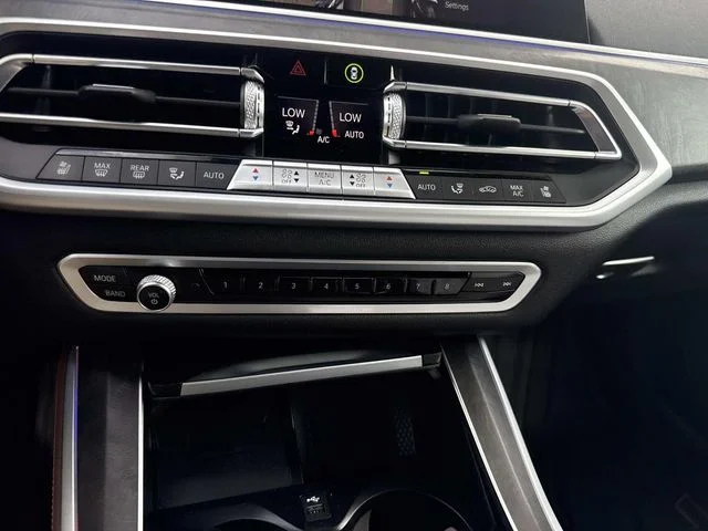 Used 2022 Black BMW xDrive40i image 28