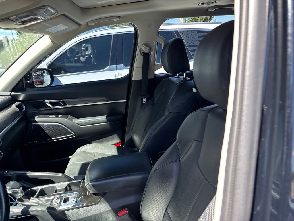 Used 2020 Black Kia SX image 22