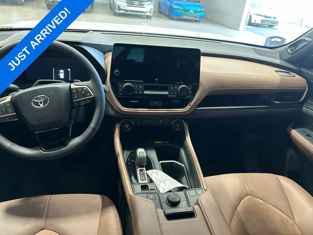 Used 2026 Pearl Toyota MAX Platinum image 5