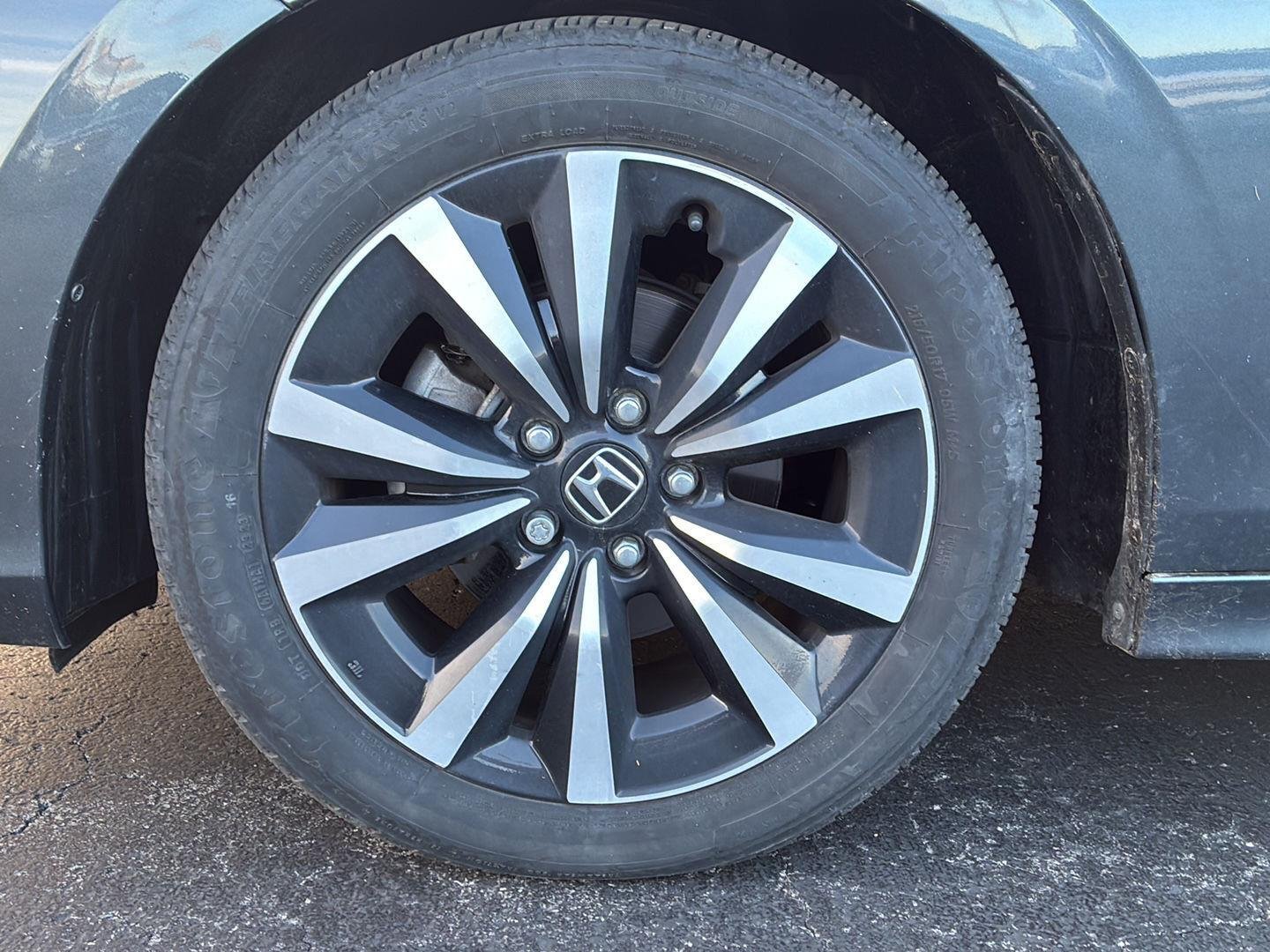 Used 2024 Meteorite Gray Metallic Honda EX image 11