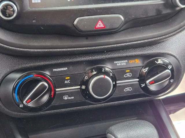 Used 2022 White Kia LX image 29