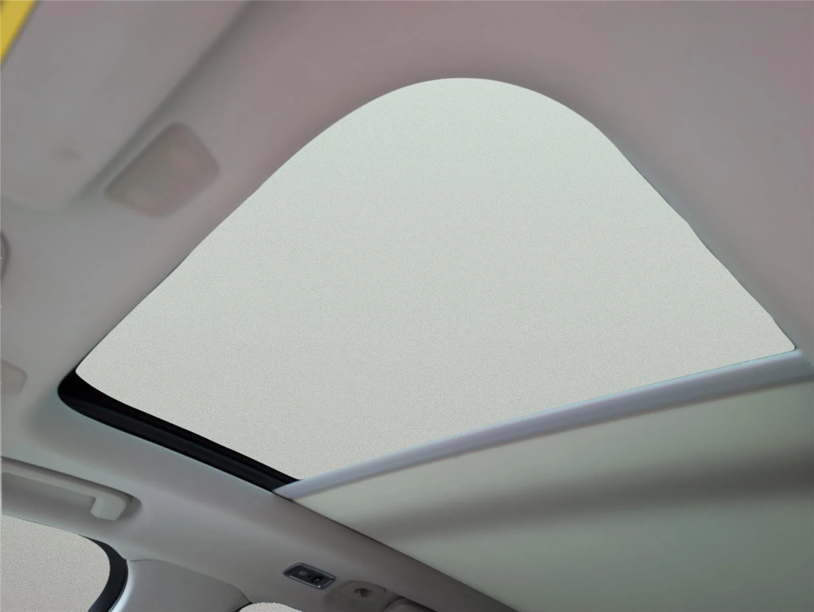 Used 2020 Crystal White Metallic Volvo Momentum image 11
