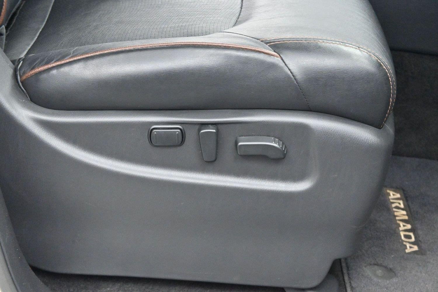 Used 2019 Pearl White Tricoat Nissan SL image 39