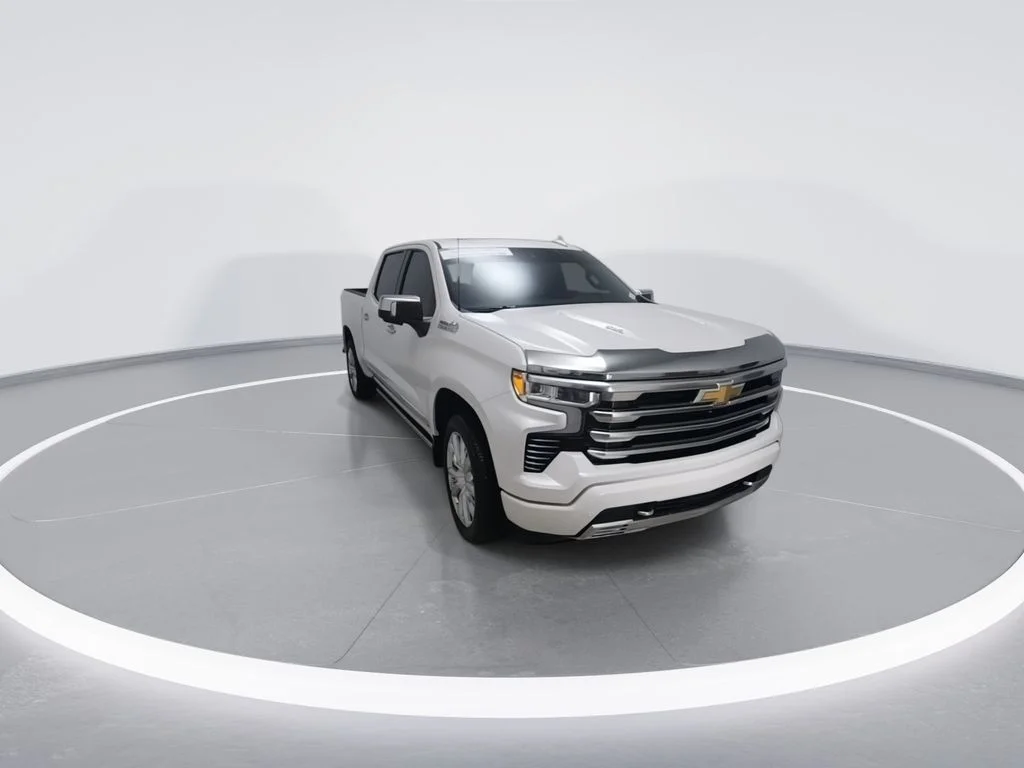 Used 2023 Beige Chevrolet High Country image 3