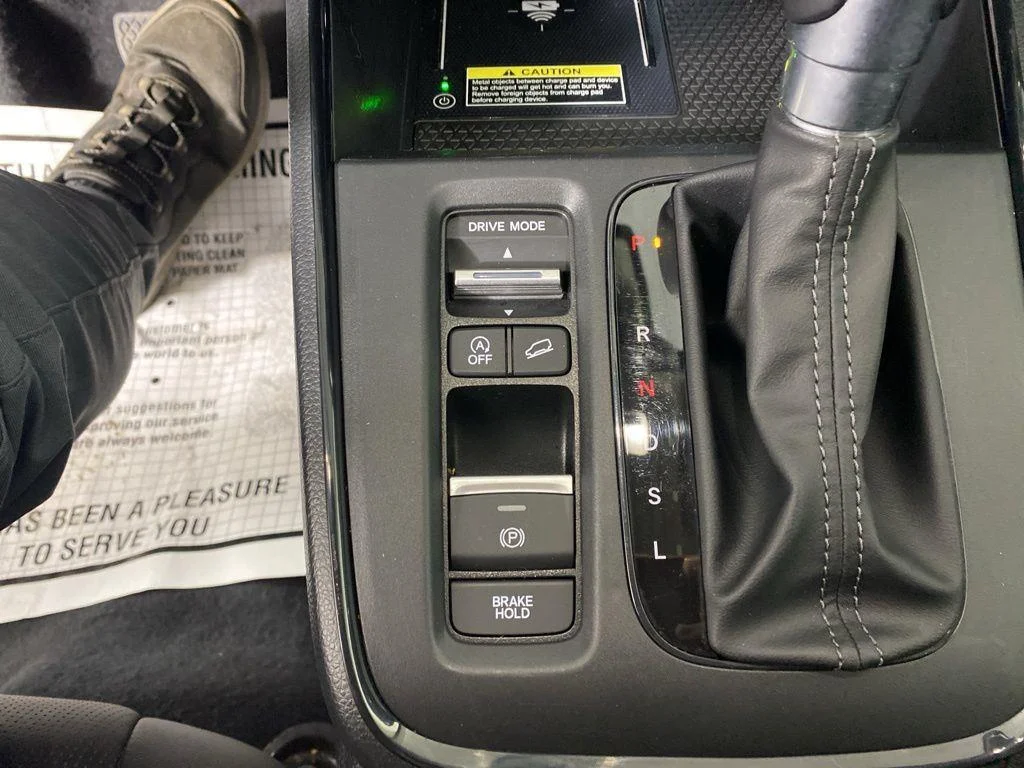 Used 2024 Canyon River Blue Metallic Honda EX-L image 28