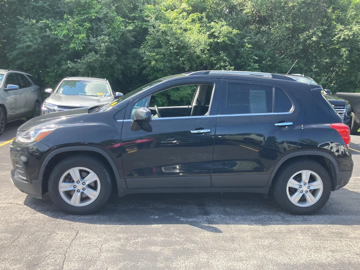Used 2019 MOSAIC BLACK METALLIC Chevrolet LT image 4