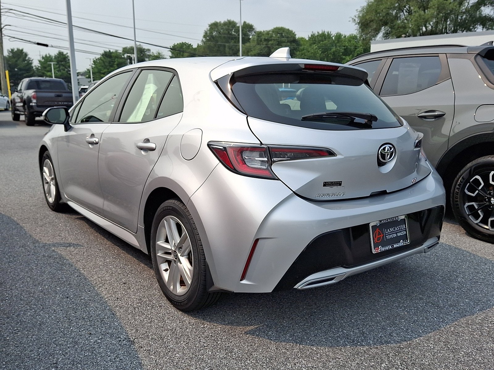Used 2019 Classic Silver Metallic Toyota SE image 3