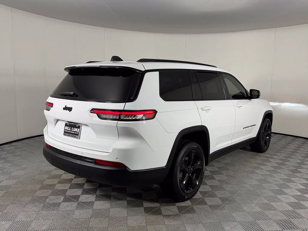 Used 2024 White Jeep Altitude X image 6