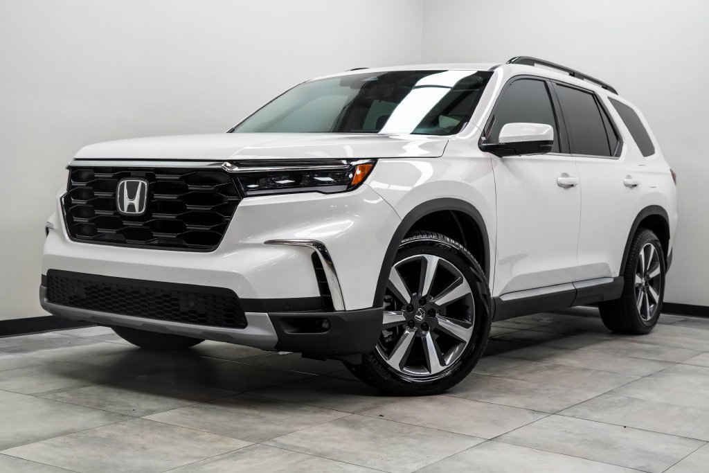 Used 2025 White Honda Touring image 1