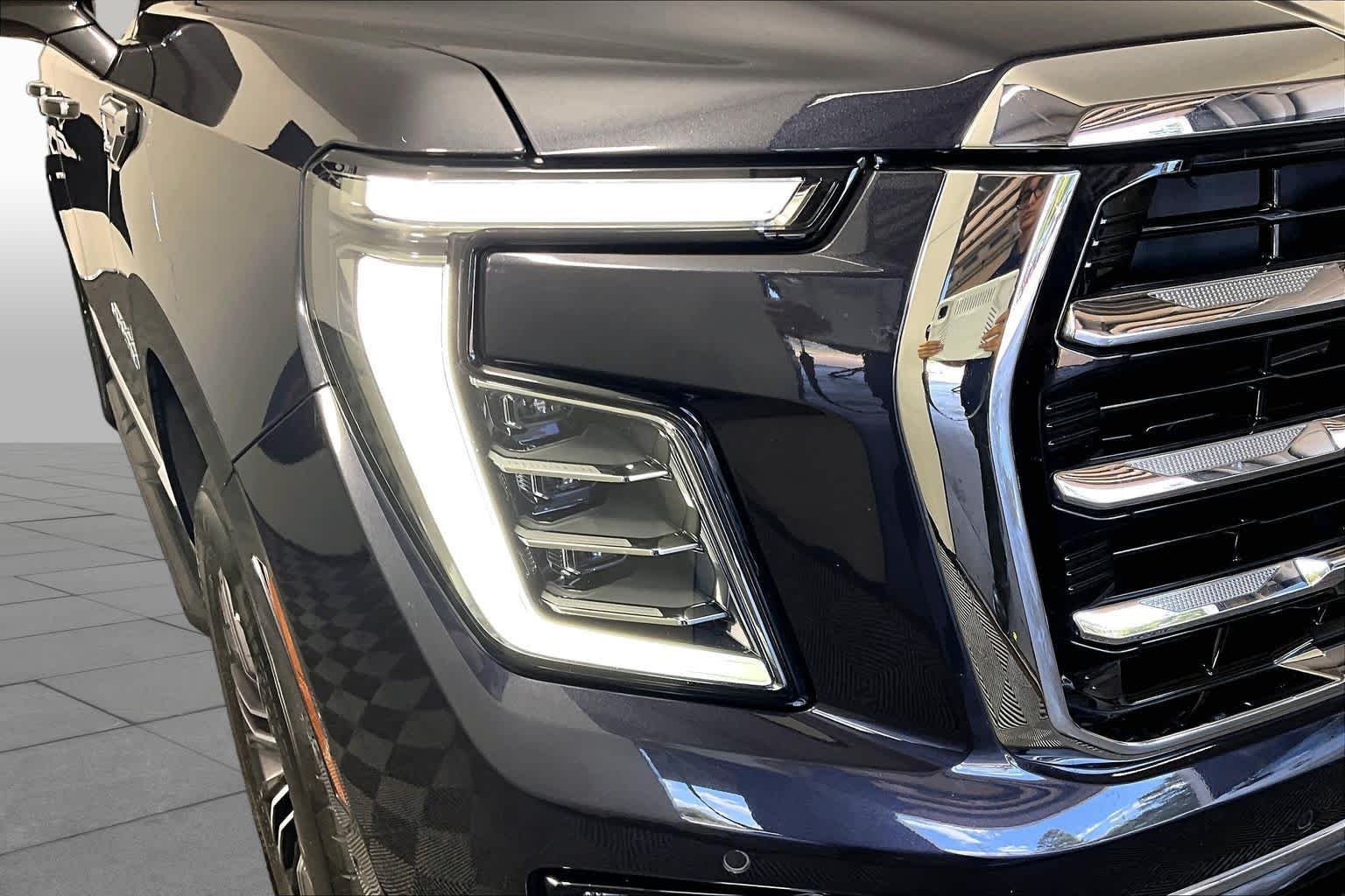 Used 2025 Titanium Rush Metallic GMC Elevation image 26