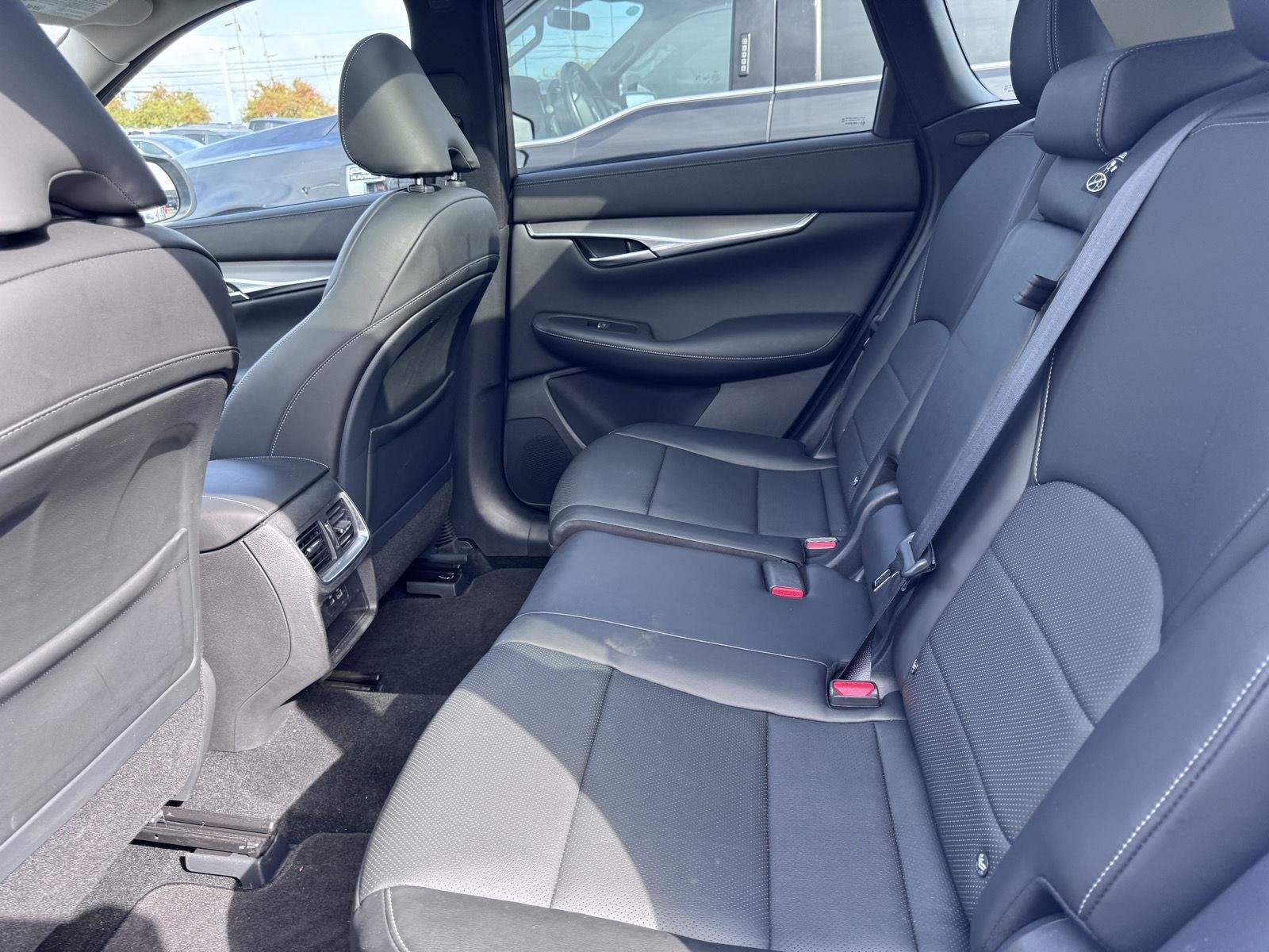 Used 2023 Radiant White INFINITI LUXE image 12