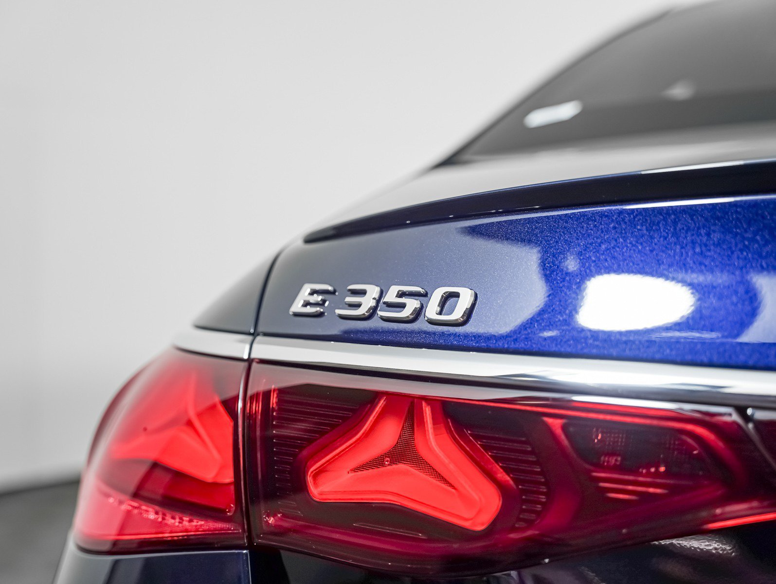 New 2027 Nautical Blue Metallic Mercedes-Benz E 350 image 11