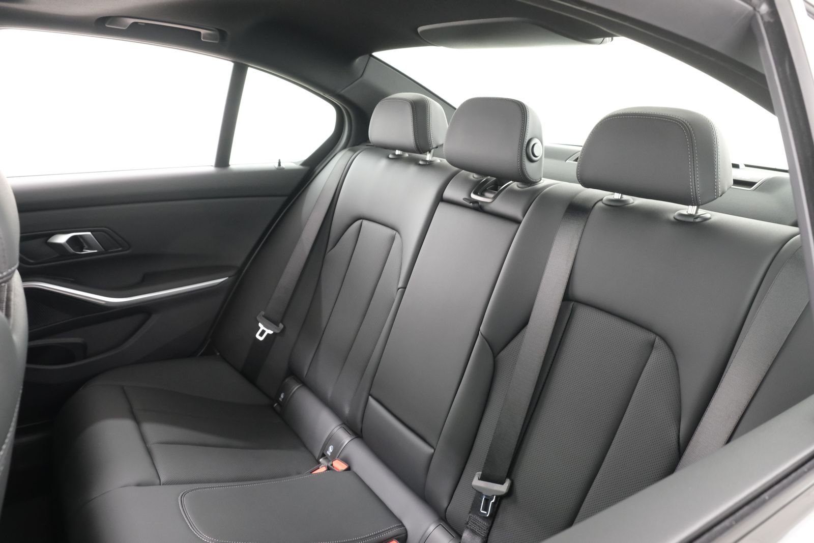 New 2026 Dravit Grey Metallic BMW 330i xDrive image 52