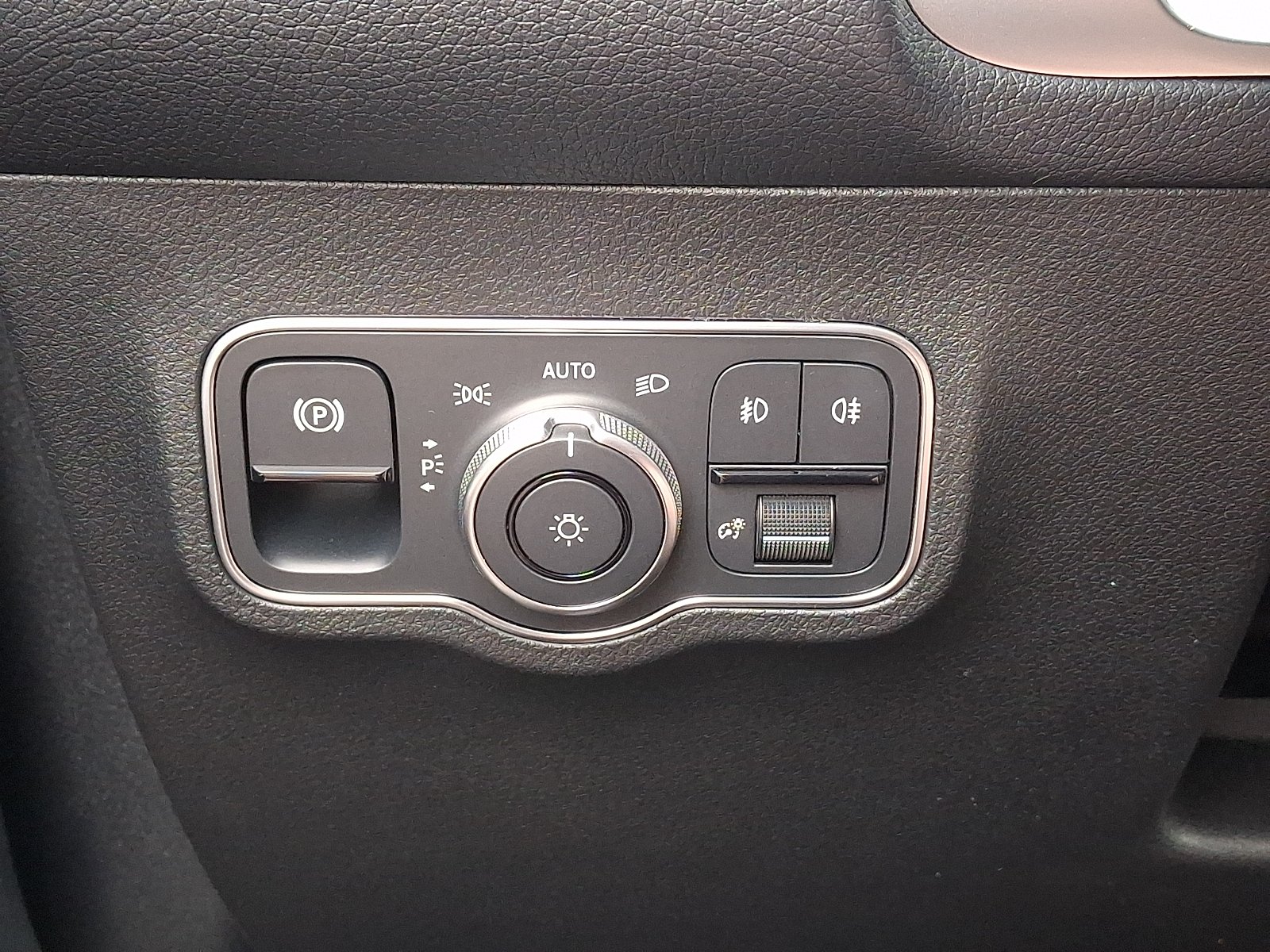 New 2026 Polar White Mercedes-Benz GLB 250 image 20