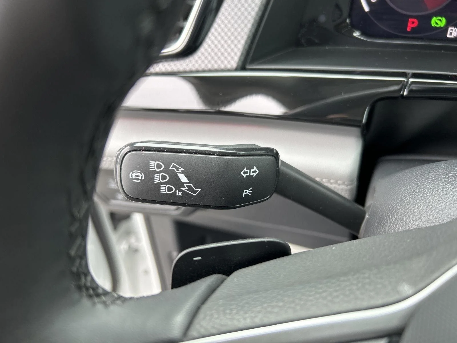 Used 2025  Volkswagen 2.0T Peak Edition image 18