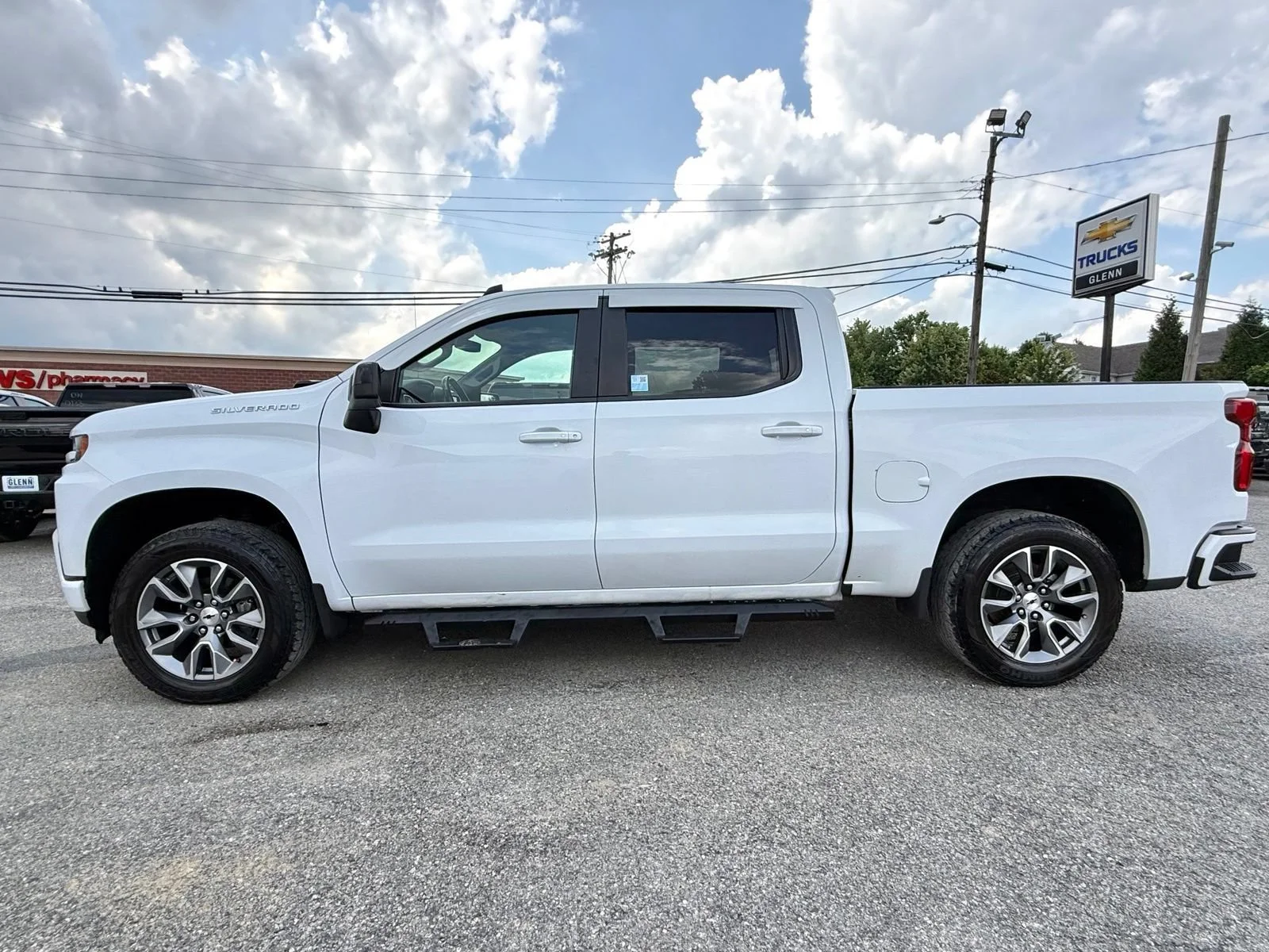 Used 2019 SUMMIT WHITE Chevrolet RST image 3
