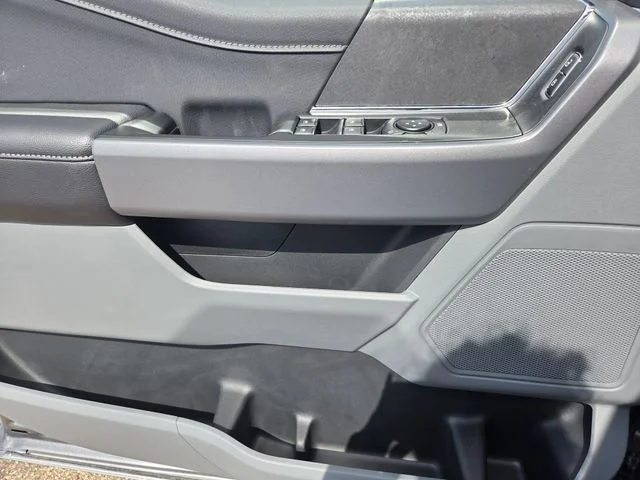 New 2026 Carbonized Gray Metallic Ford XLT image 14