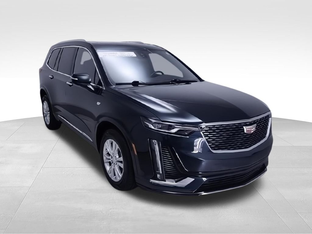 Used 2024 Green Cadillac Luxury image 3