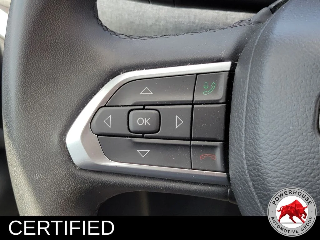 Used 2024  Jeep Latitude image 27