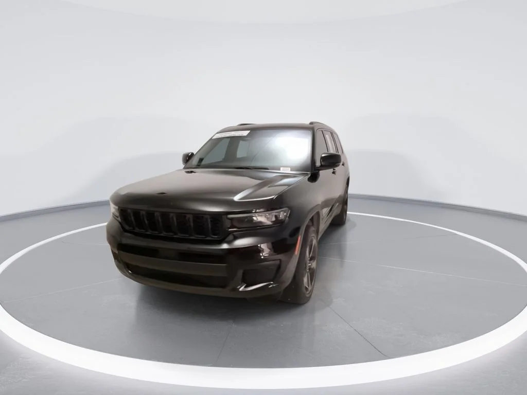 Used 2025 Black Jeep Altitude X image 2