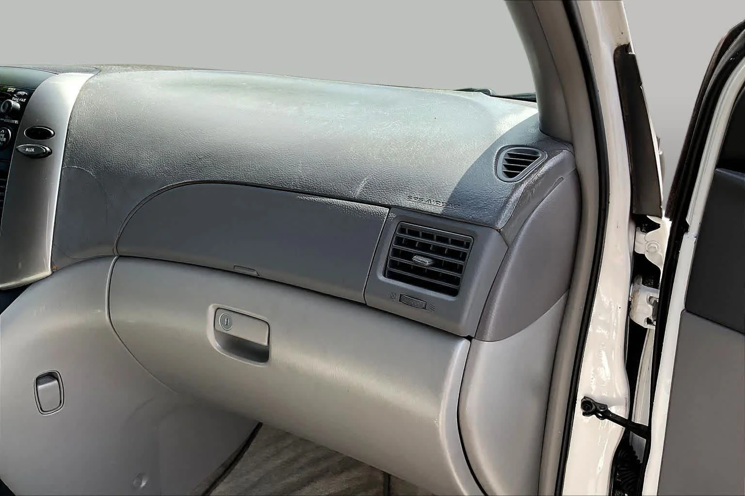 Used 2008 Natural White Toyota LE image 17