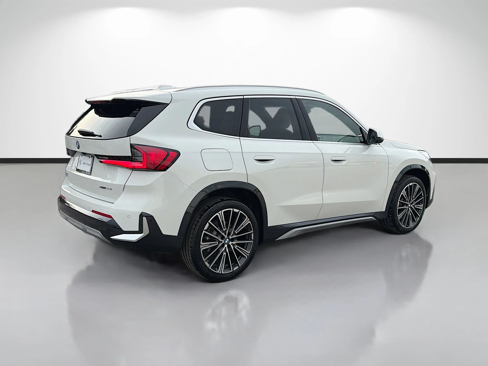New 2026 Alpine White BMW xDrive28i image 3