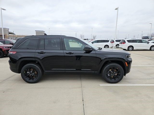 New 2026 Diamond Black Crystal Pearlcoat Jeep Laredo Altitude image 6