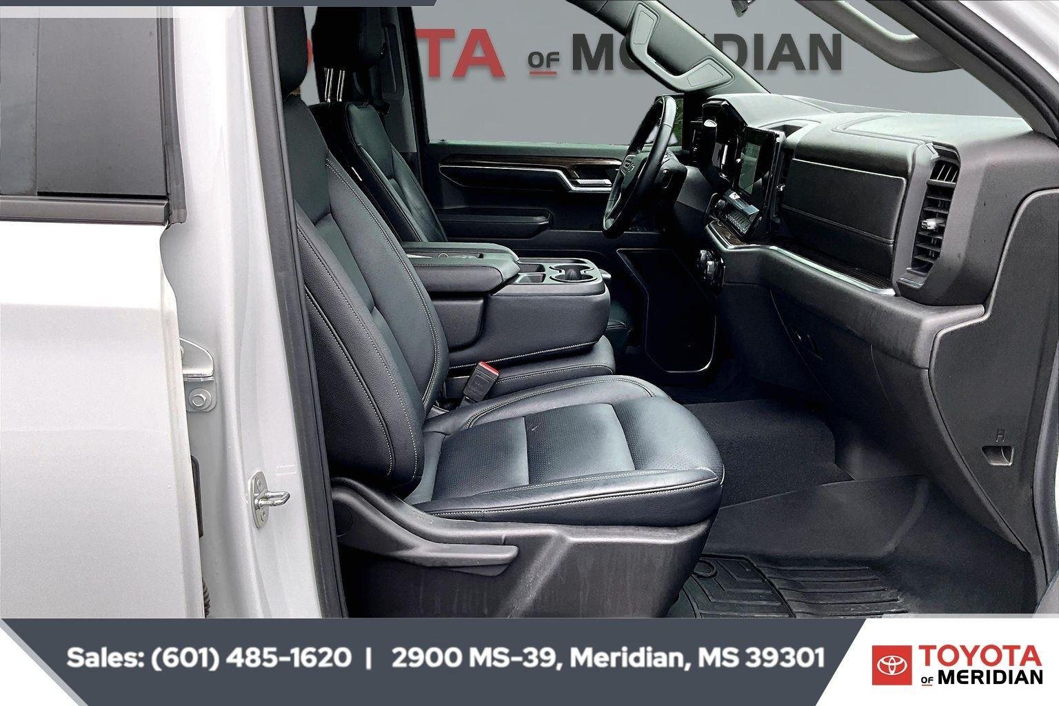 Used 2024 Summit White Chevrolet RST image 6