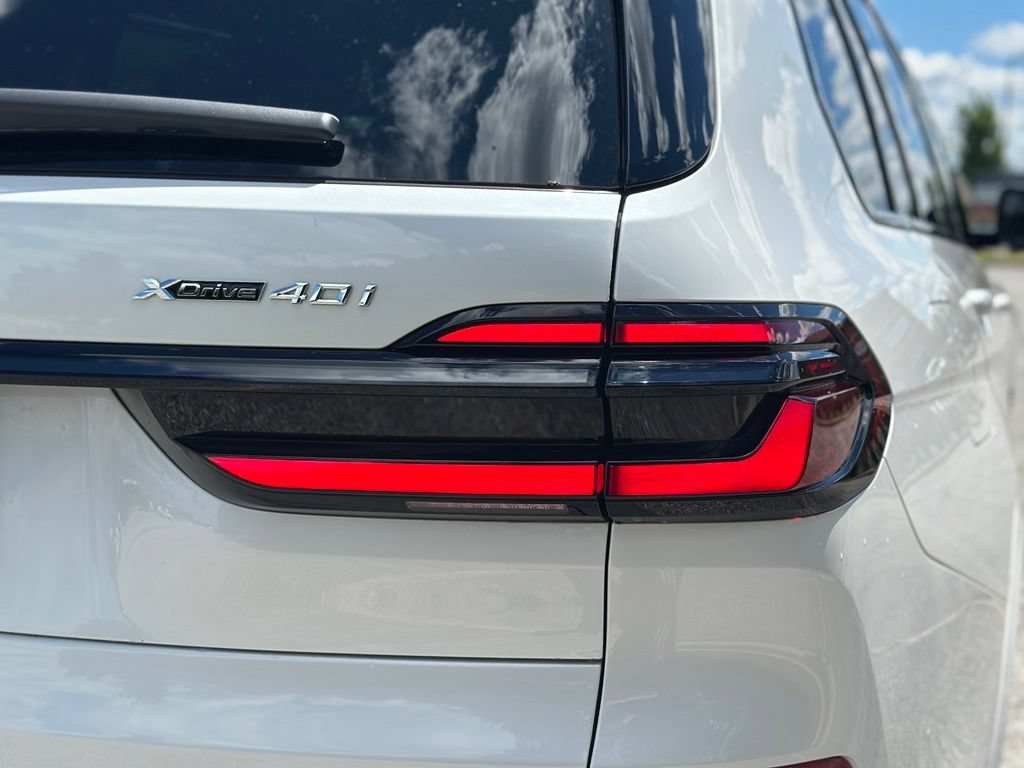 New 2026 Mineral White Metallic BMW xDrive40i image 12