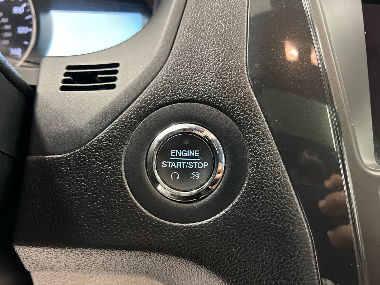 Used 2018 Magnetic Metallic Ford XLT image 17