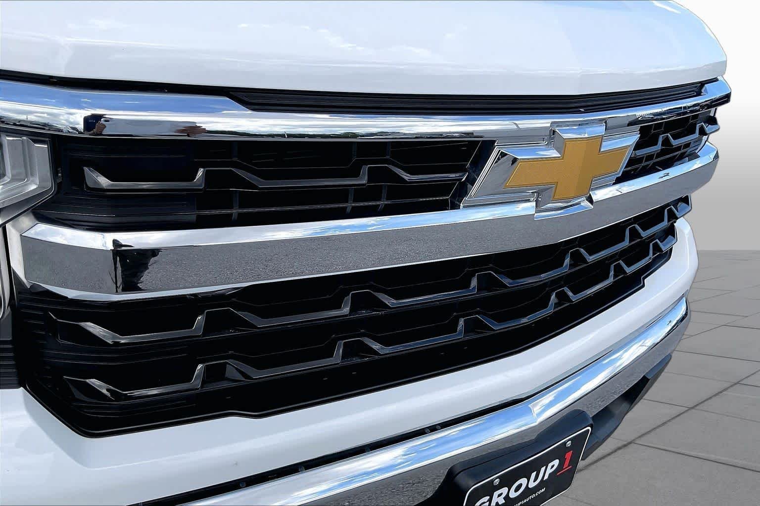 Used 2023 Summit White Chevrolet LT image 29
